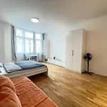 Cosy Apartment On Charles Square